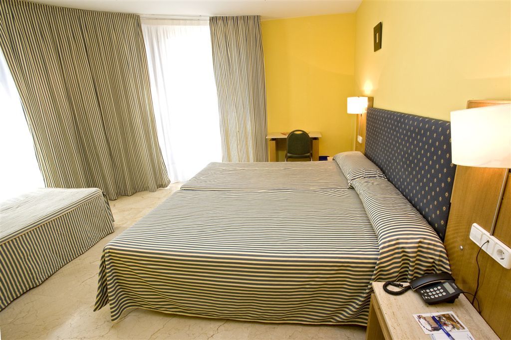 Iraipe Logrono Hotel Екстериор снимка